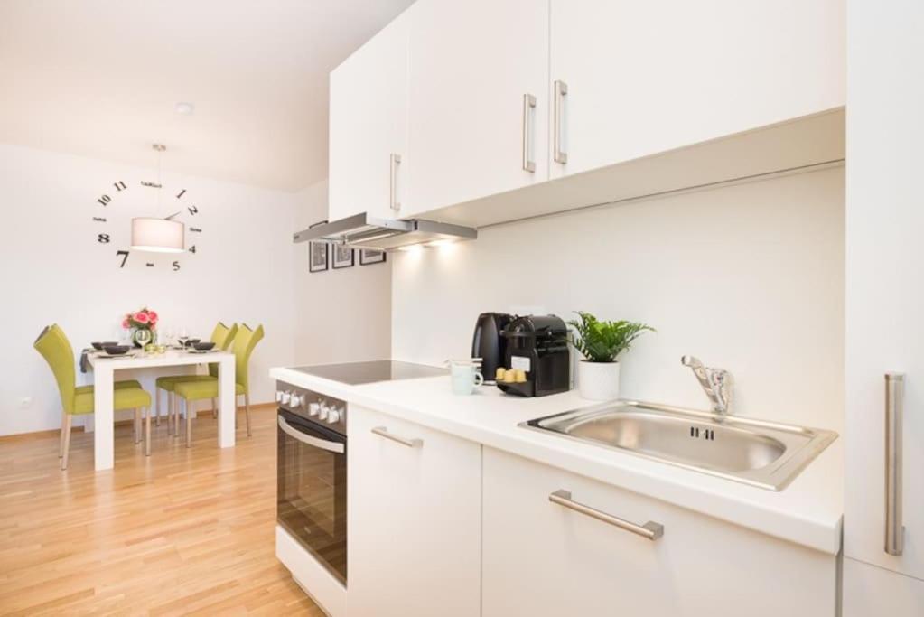 Premium City Apartment With Balcony! Free Garage Parking Included! Wiedeń Zewnętrze zdjęcie